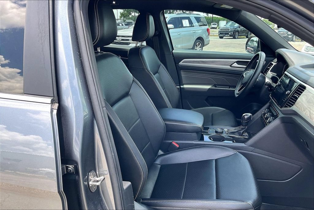 Used 2022 Volkswagen Atlas Cross Sport SE AWD/4WD image 30