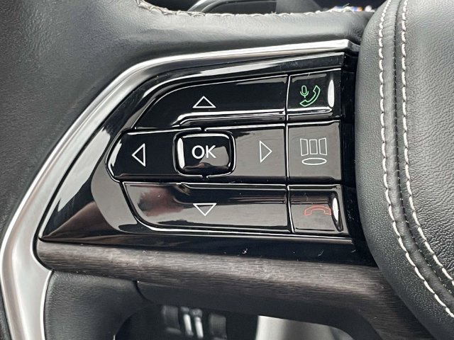 Used 2021 Jeep Grand Cherokee L Overland w/ Luxury Tech Group IV AWD/4WD image 23