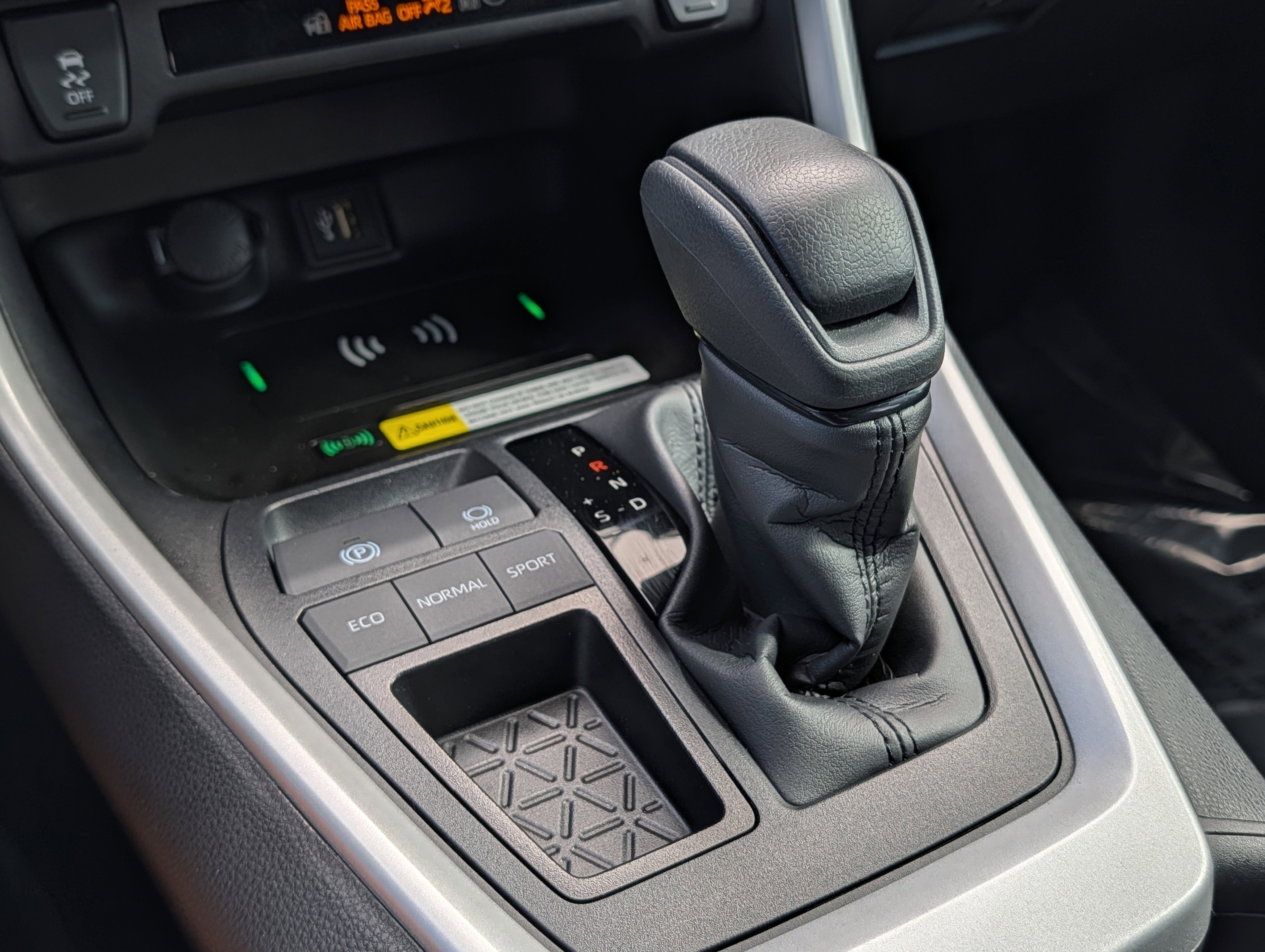 Used 2025 Toyota RAV4 XLE image 30