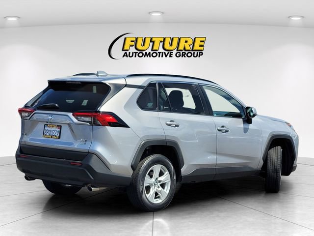Used 2019 Toyota RAV4 XLE AWD/4WD image 4