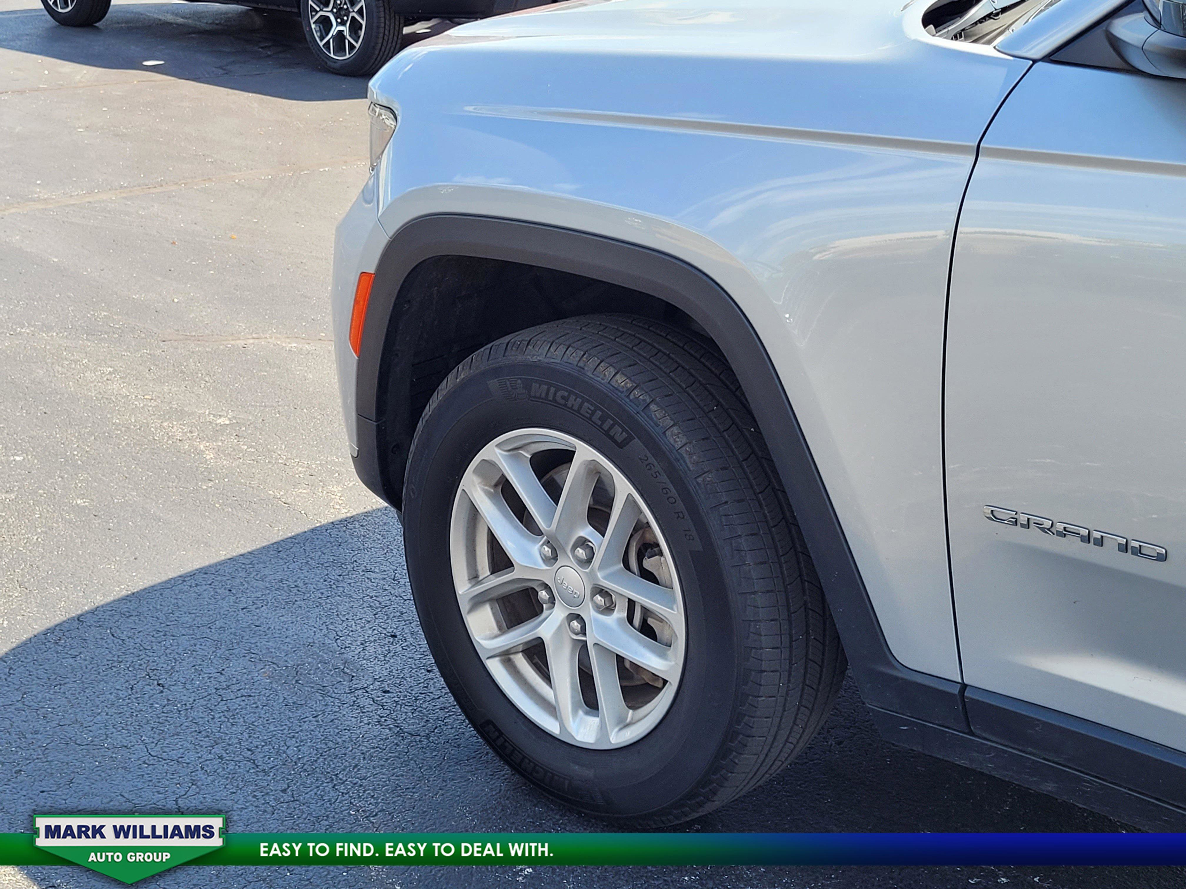 Used 2024 Jeep Grand Cherokee L Laredo image 11