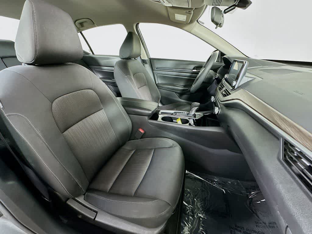 Used 2024 Nissan Altima 2.5 SV FWD image 14