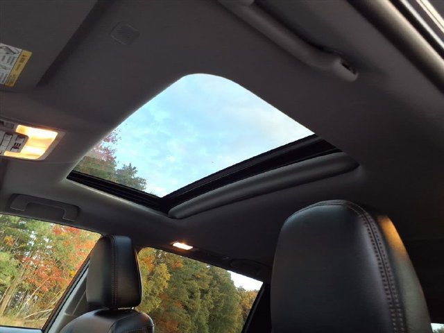 Used 2019 Toyota Highlander XLE w/ Carpet Mat Package (TMS) AWD/4WD image 16