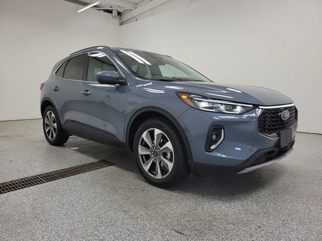 Certified 2023 Ford Escape Platinum w/ Premium Technology Package AWD/4WD image 2