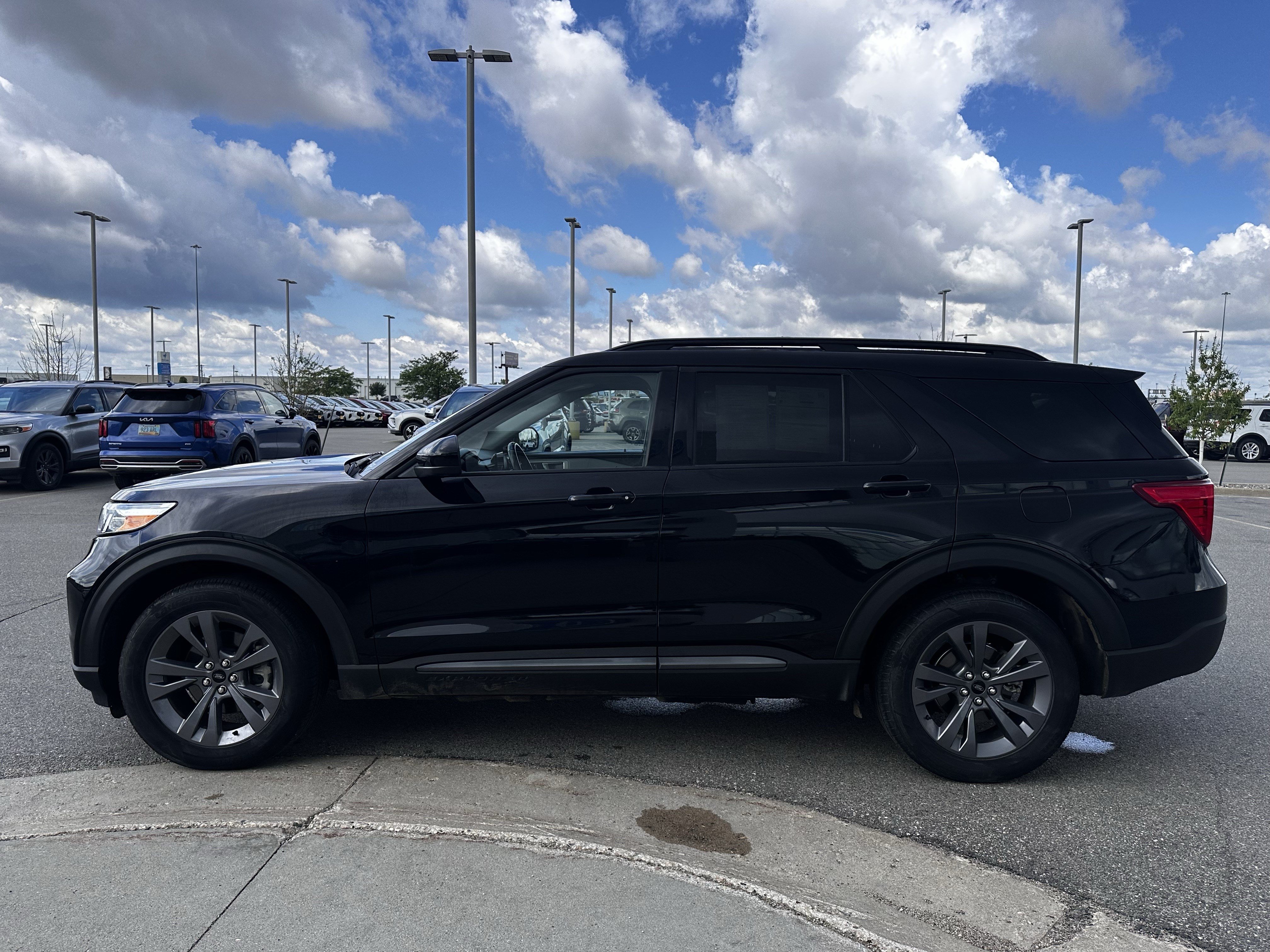 Certified 2022 Ford Explorer XLT w/ Equipment Group 202A AWD/4WD image 4