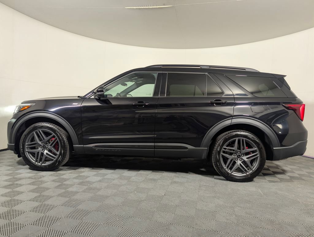 Certified 2025 Ford Explorer ST-Line w/ ST-Line Street Pack AWD/4WD image 4