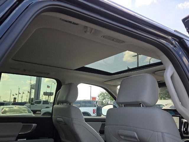 Certified 2025 Ford Expedition Platinum AWD/4WD image 10