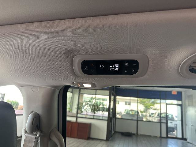 Used 2023 Chrysler Pacifica Limited FWD image 27
