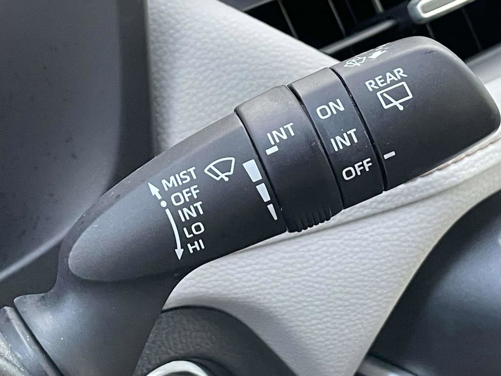 Used 2020 Toyota RAV4 XLE Premium image 23