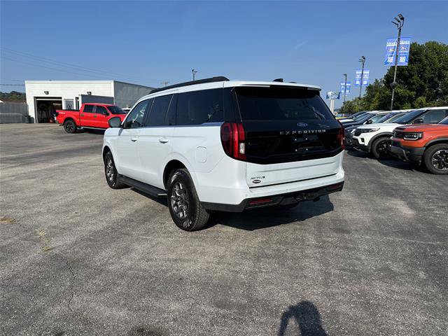 Certified 2025 Ford Expedition Active AWD/4WD image 5