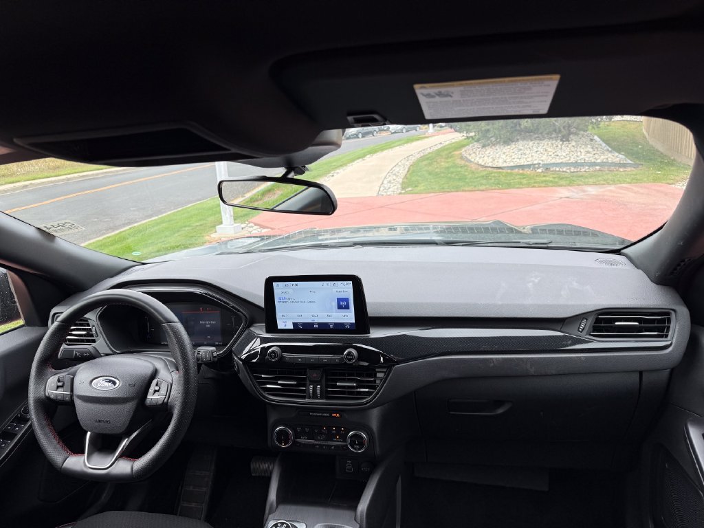 Certified 2025 Ford Escape ST-Line Select AWD/4WD image 27