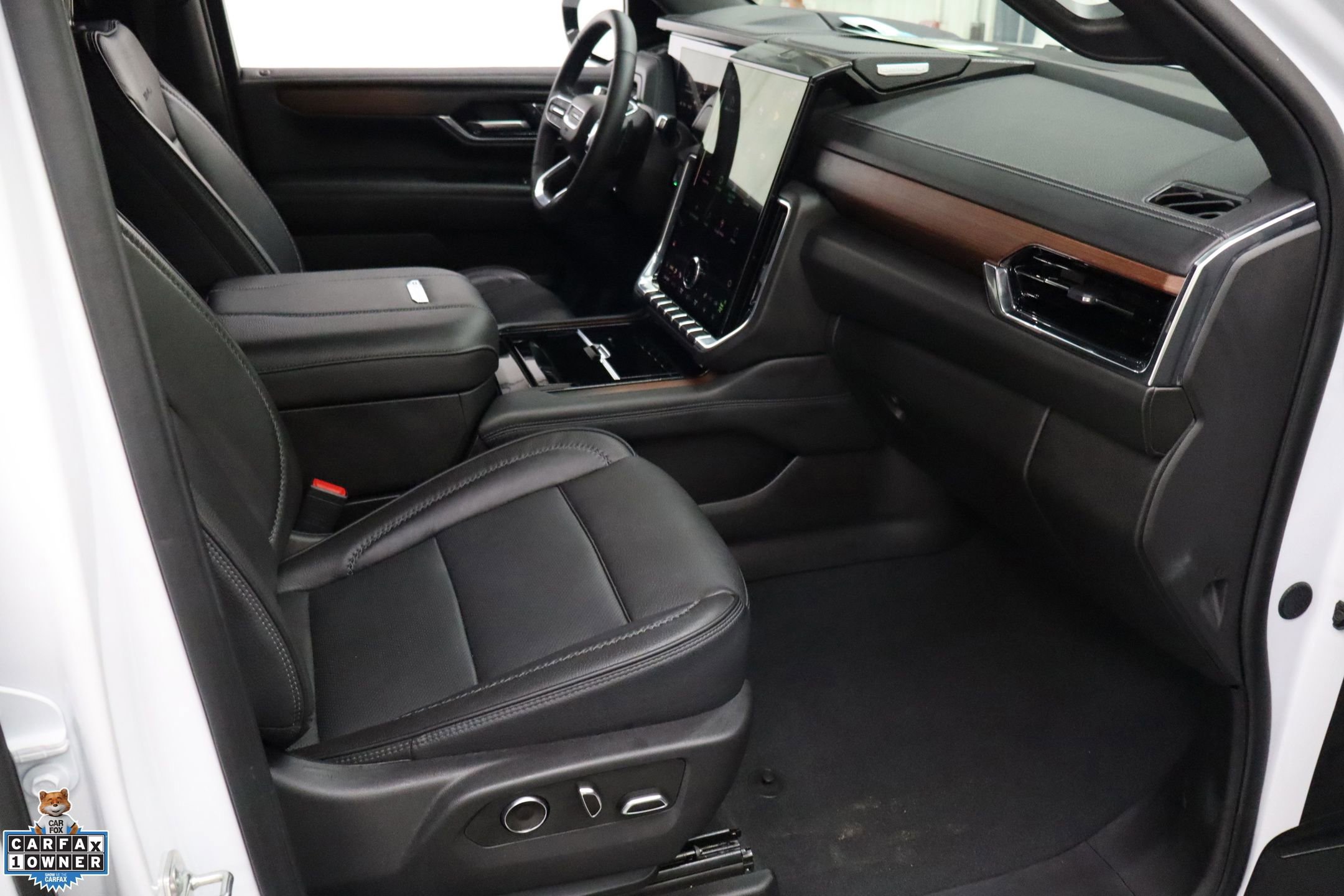 Used 2025 GMC Yukon Denali image 40