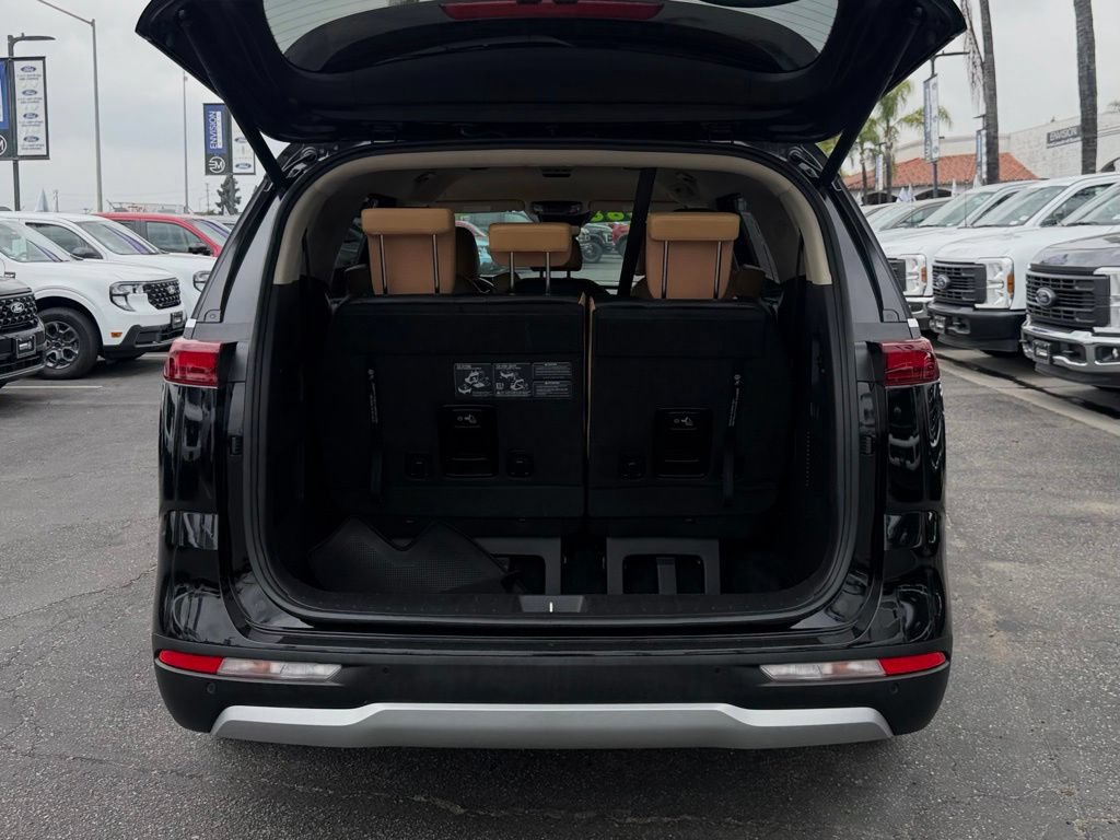 Used 2024 Kia Carnival EX FWD image 12