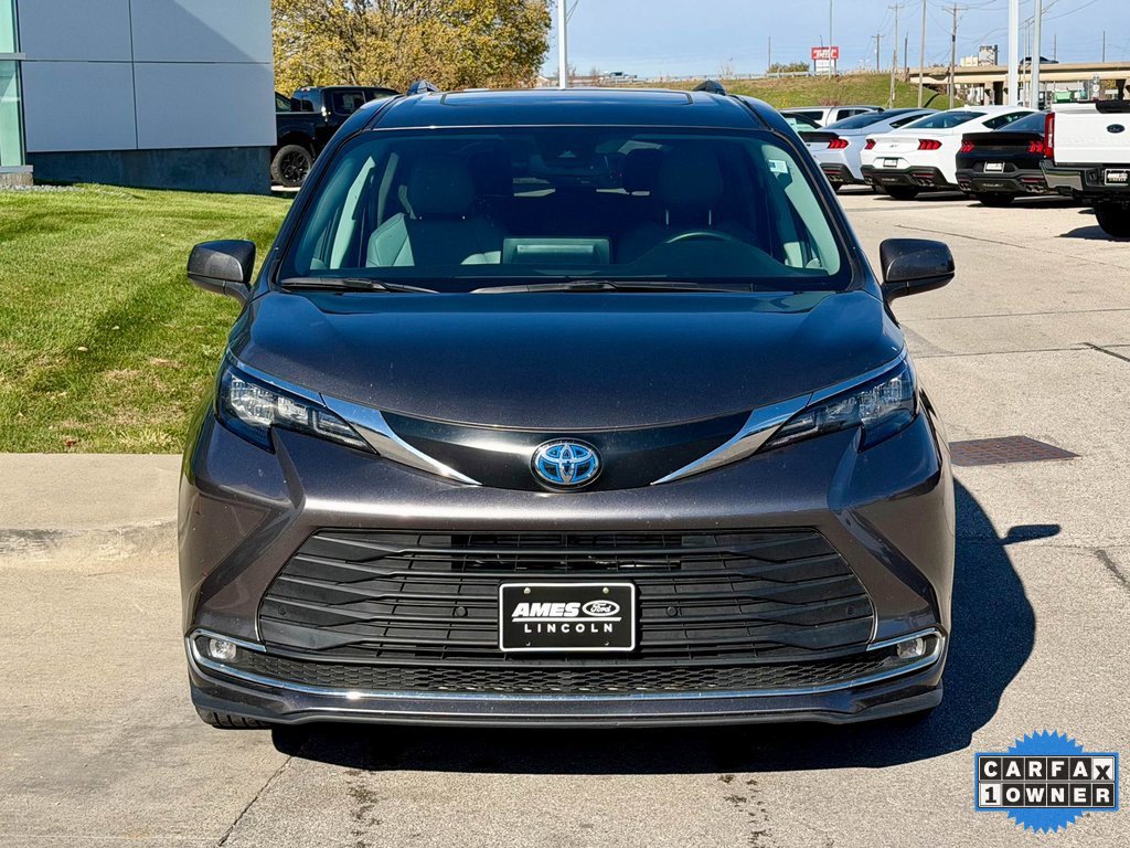 Used 2024 Toyota Sienna XLE image 7