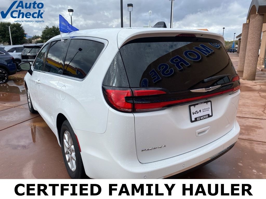 Used 2024 Chrysler Pacifica Touring-L image 6