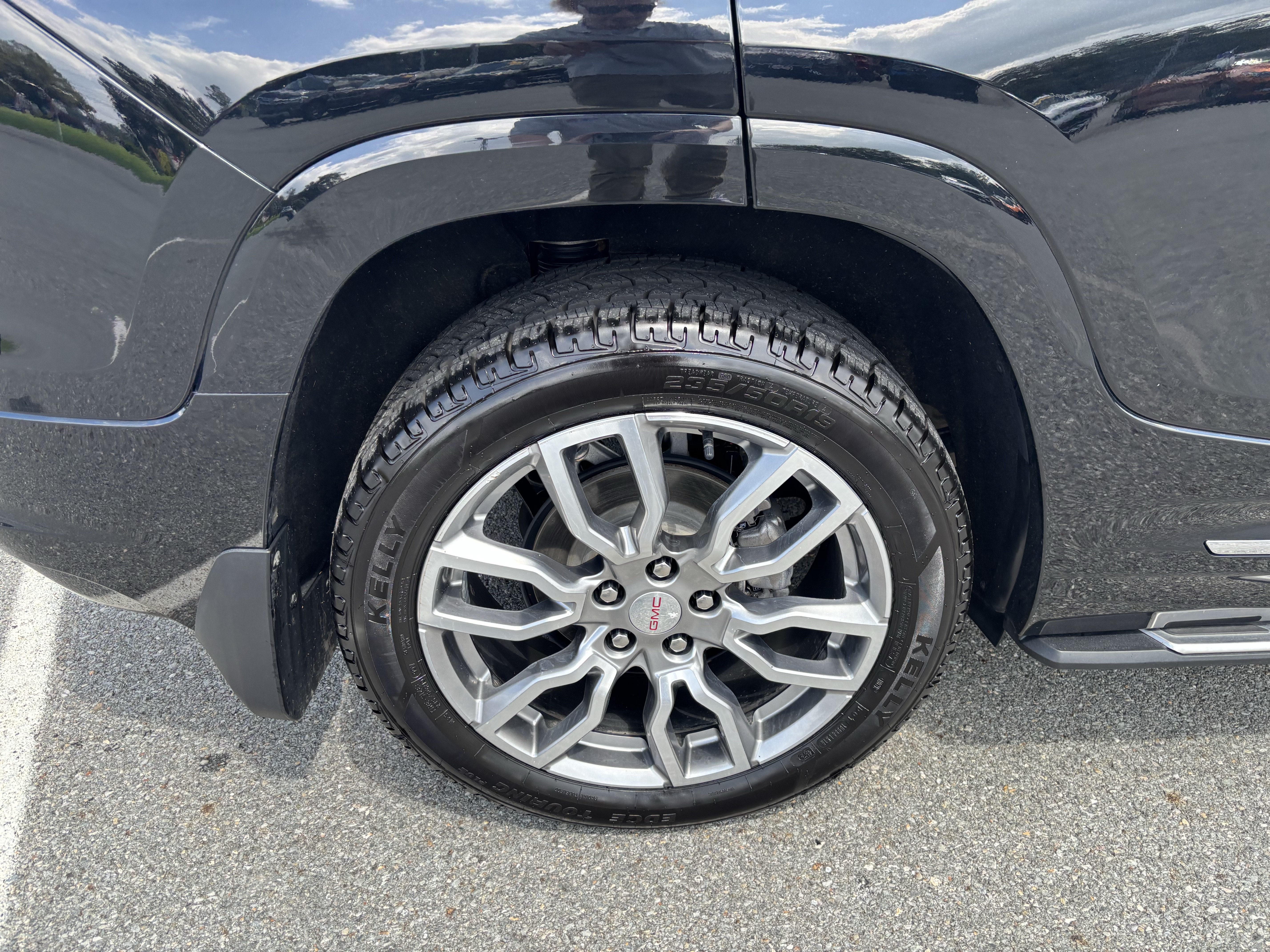 Used 2022 GMC Terrain Denali w/ LPO, 'HIT The Road' Package AWD/4WD image 9