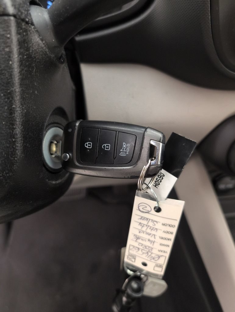 Used 2020 Hyundai Venue SEL FWD image 38