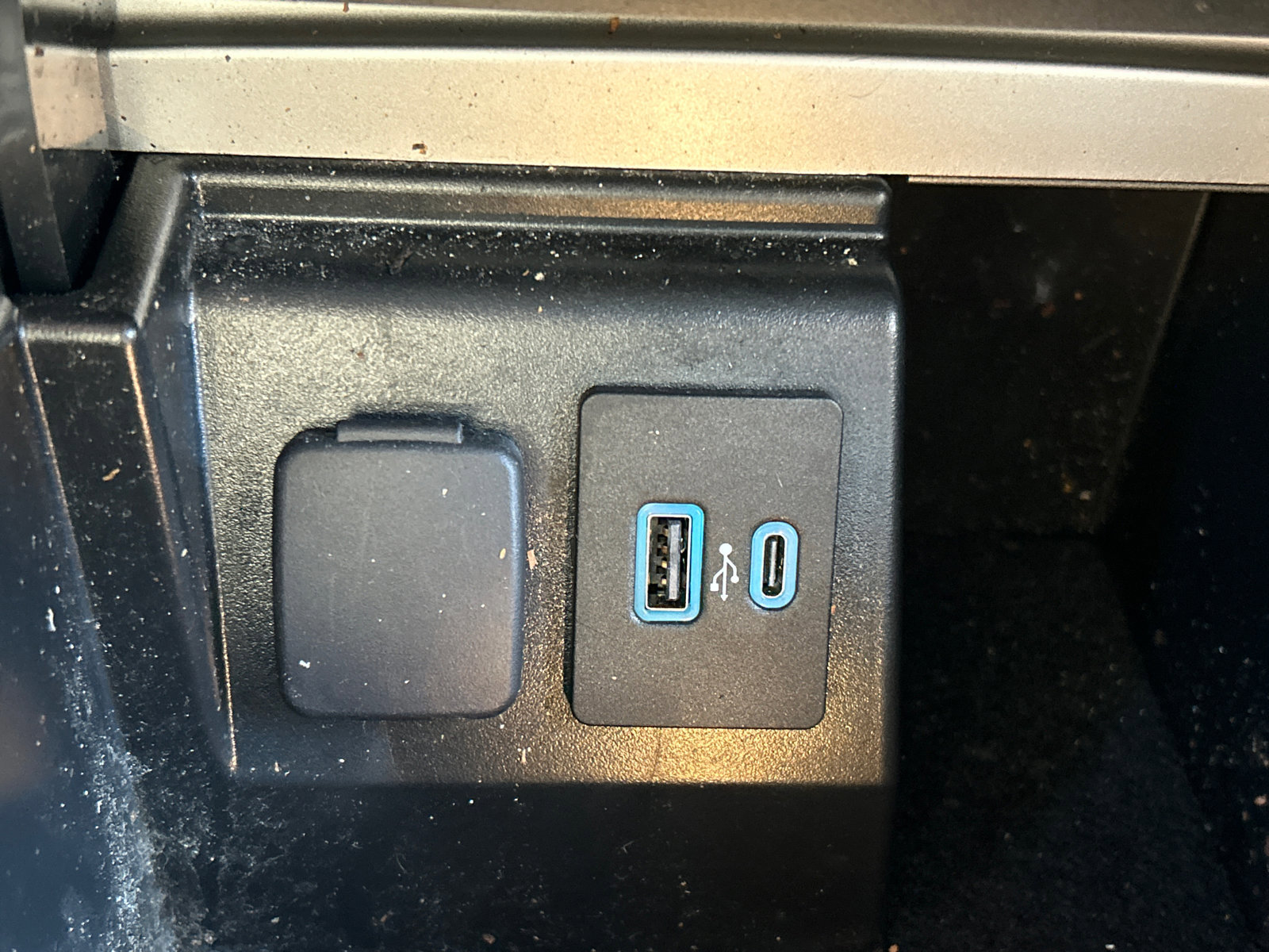 Certified 2023 Ford Explorer XLT w/ Equipment Group 202A image 18