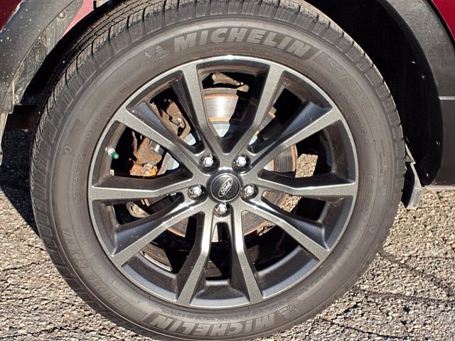 Certified 2018 Ford Explorer XLT w/ Equipment Group 202A image 28