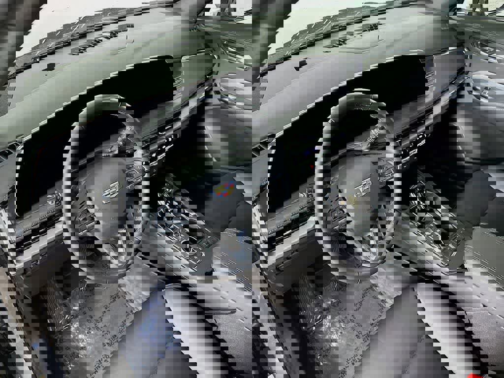 Used 2025 Cadillac XT4 Premium Luxury image 9