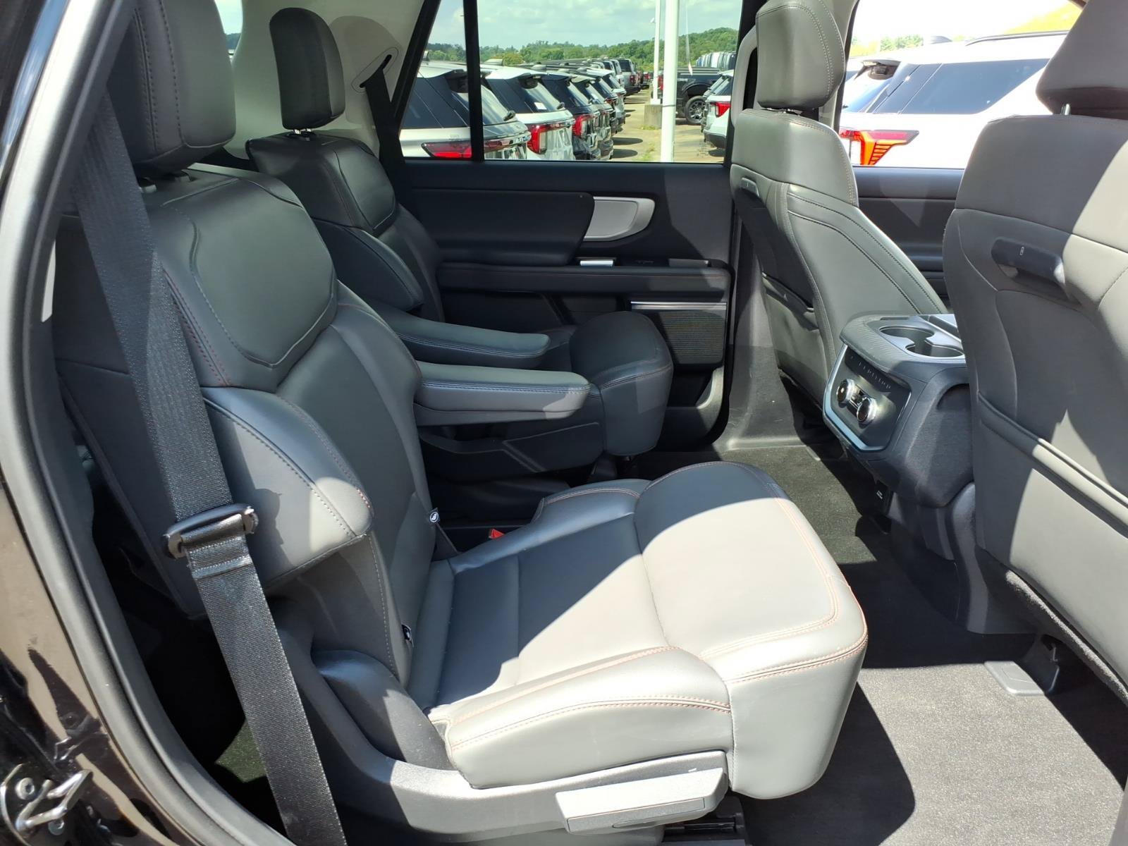 Certified 2025 Ford Expedition Active AWD/4WD image 9