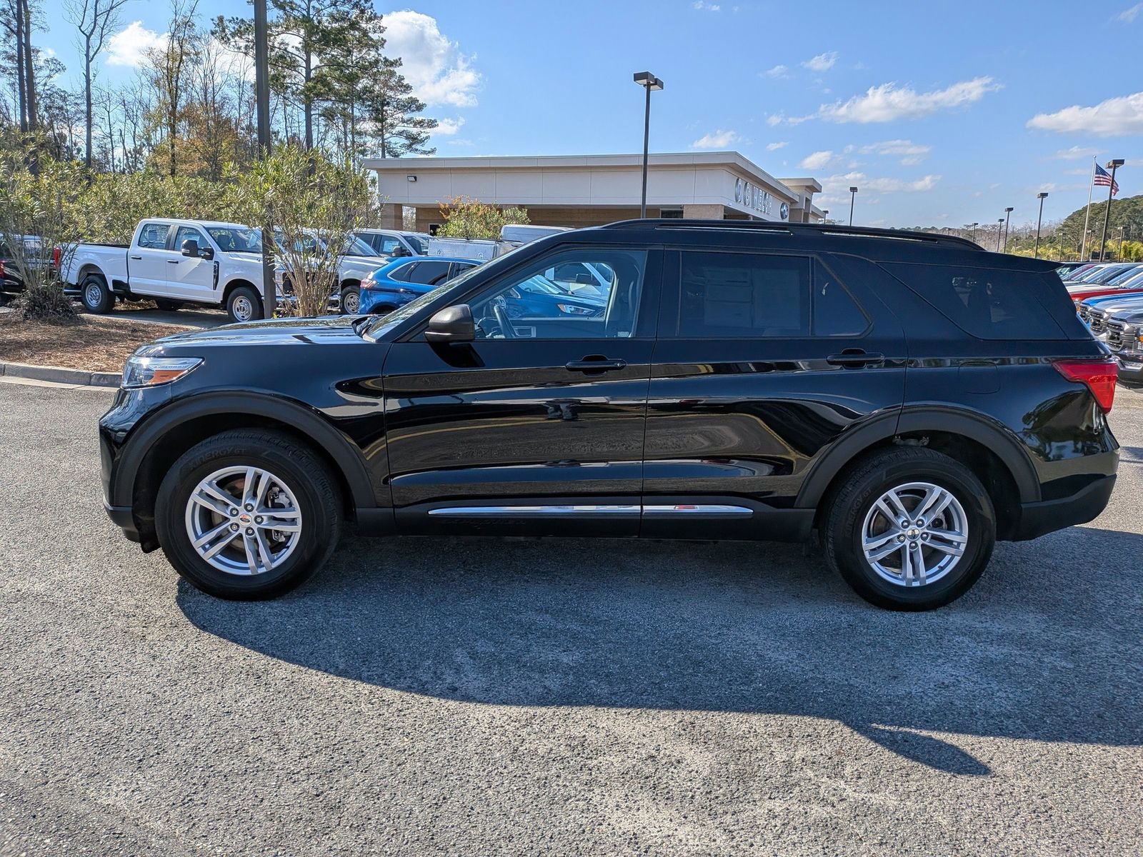 Certified 2023 Ford Explorer XLT w/ Equipment Group 202A image 7