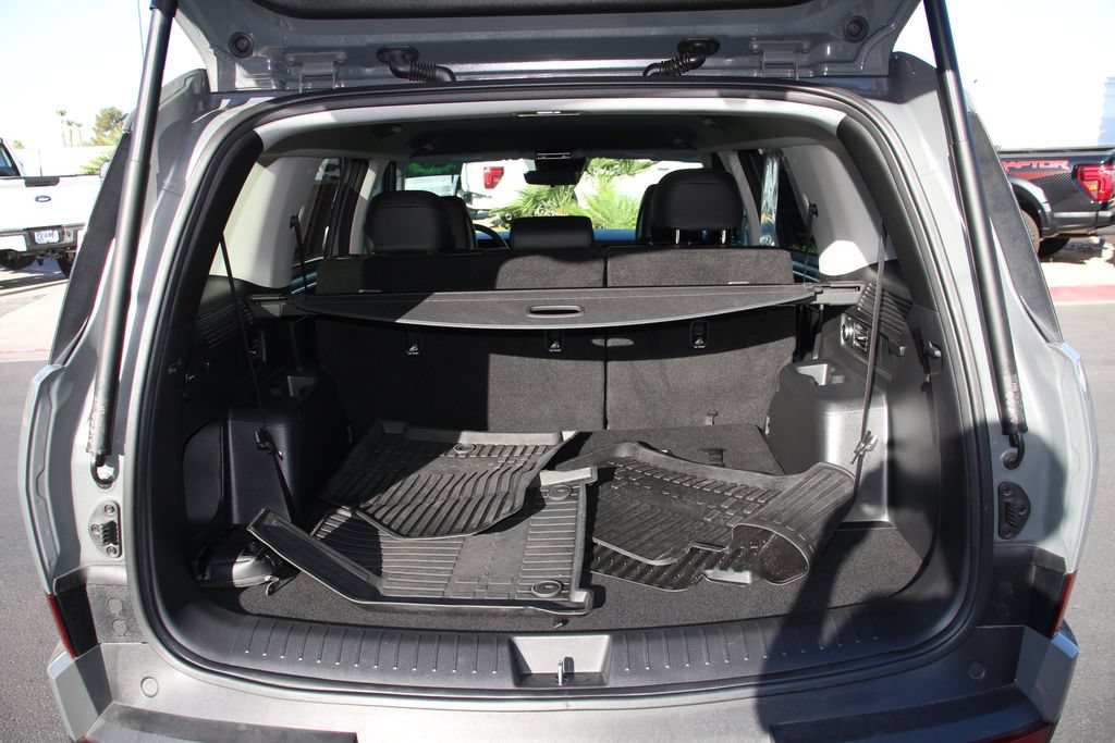 Used 2025 Hyundai Santa Fe SEL FWD image 24