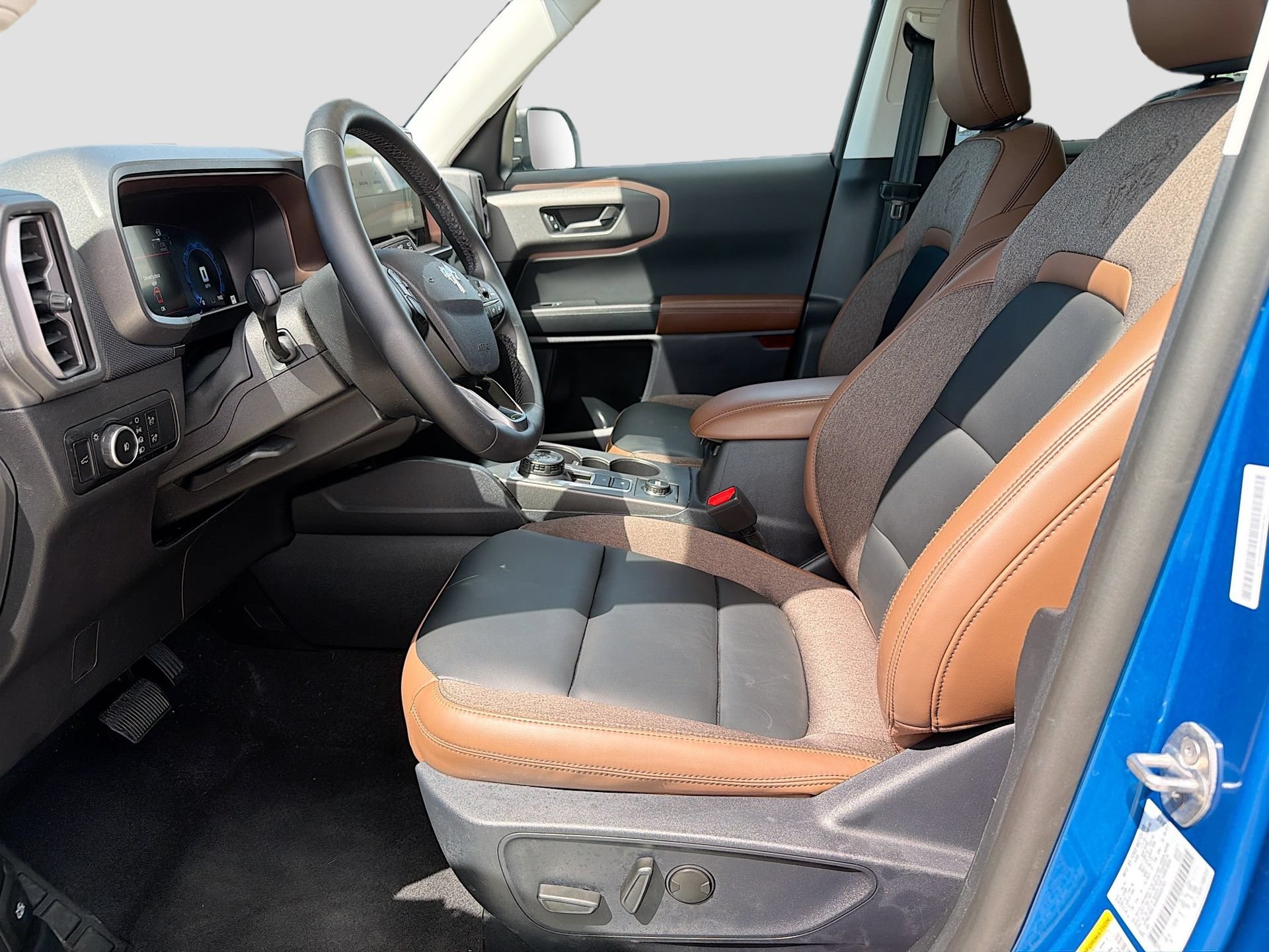 Certified 2025 Ford Bronco Sport Outer Banks w/ Outer Banks Tech Package+ AWD/4WD image 22
