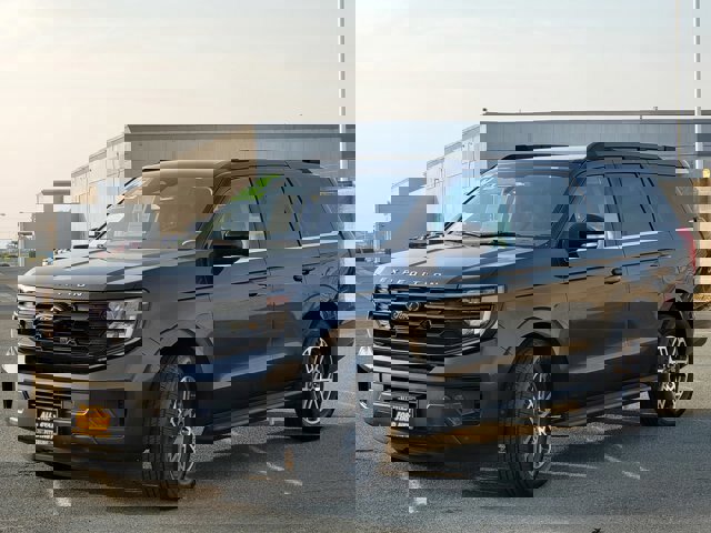 Certified 2025 Ford Expedition Active image 2