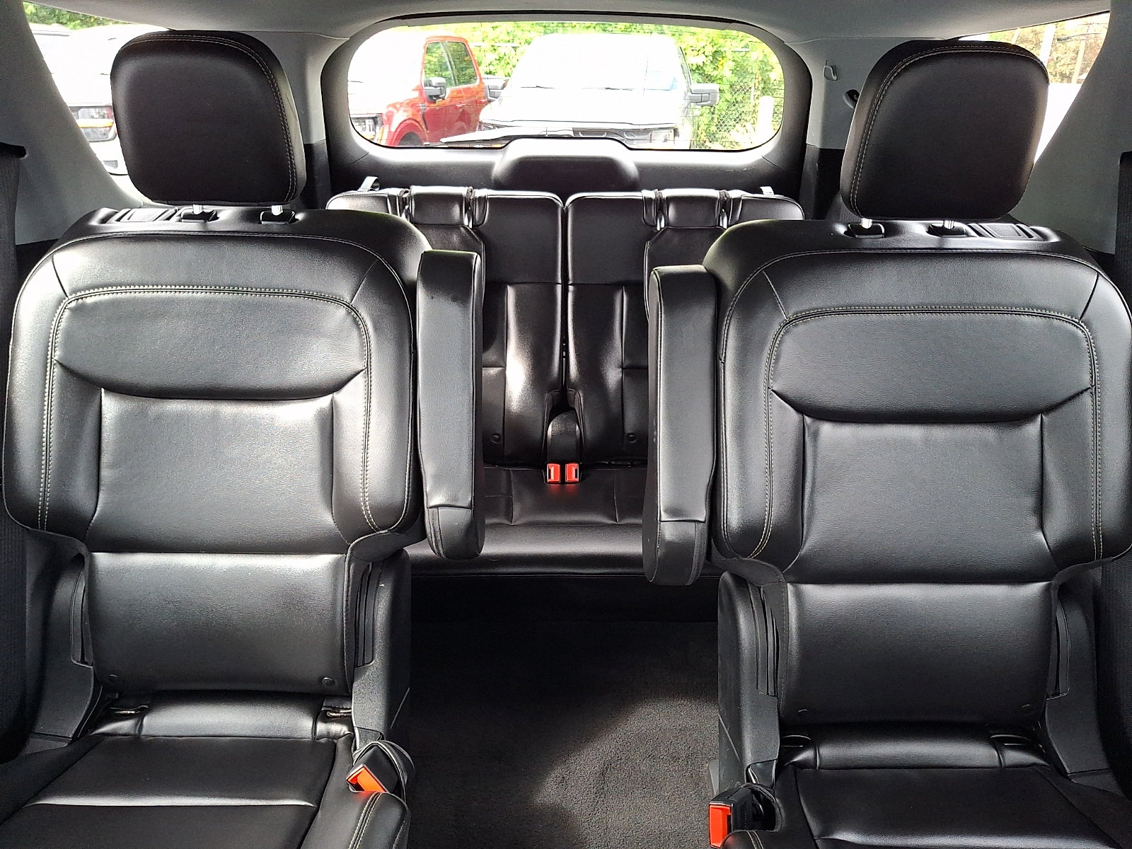 Certified 2023 Ford Explorer XLT w/ Equipment Group 202A AWD/4WD image 19