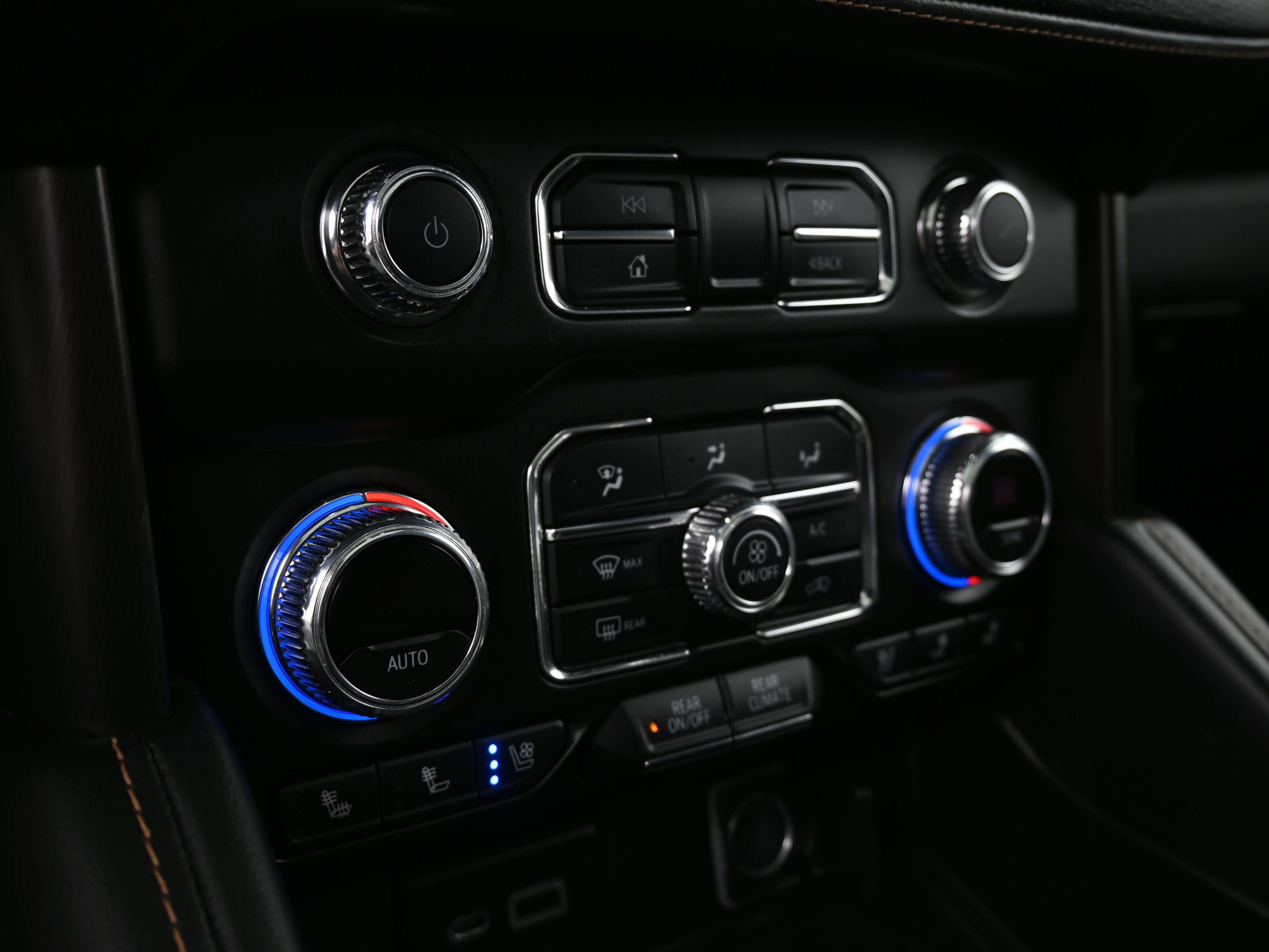 Used 2022 GMC Yukon XL AT4 image 45