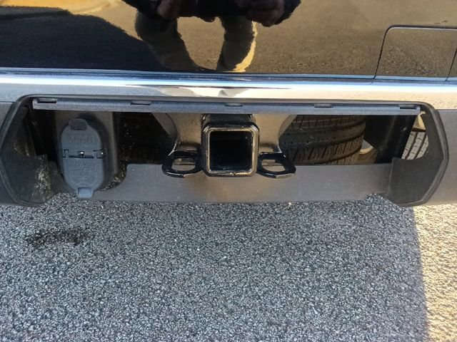 Used 2024 Chevrolet Suburban Premier RWD image 34