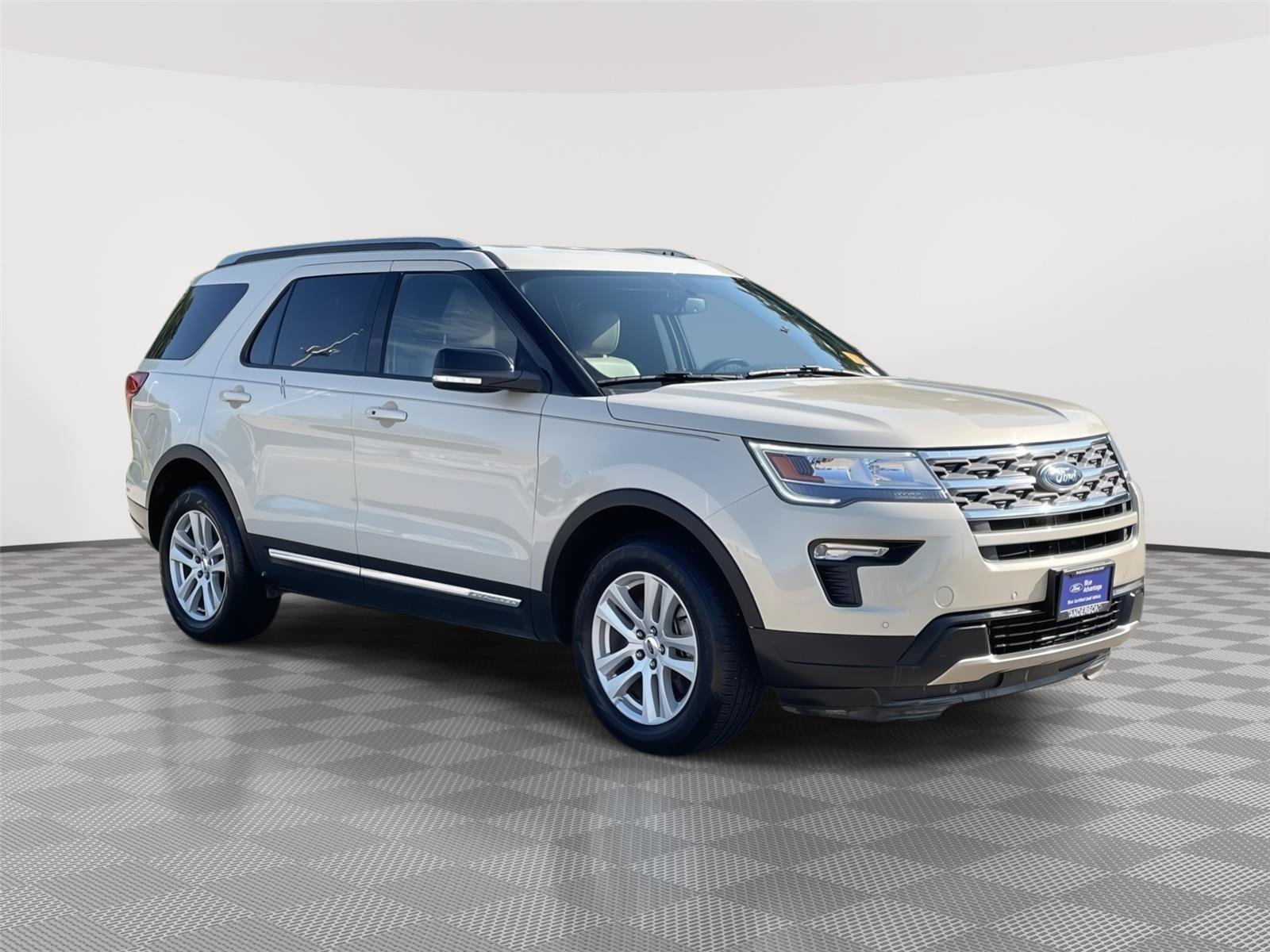 Certified 2018 Ford Explorer XLT w/ Equipment Group 202A AWD/4WD image 5