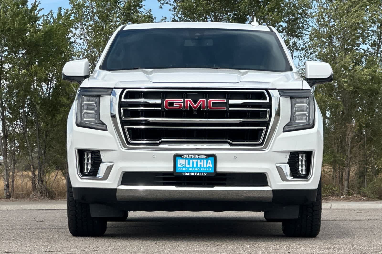 Used 2022 GMC Yukon XL SLT w/ SLT Premium Package AWD/4WD image 10