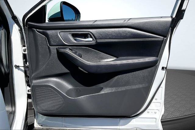 Used 2024 Nissan Rogue SV w/ SV Premium Package FWD image 24