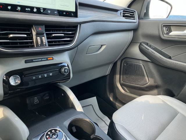 Certified 2025 Ford Escape Platinum AWD/4WD image 26