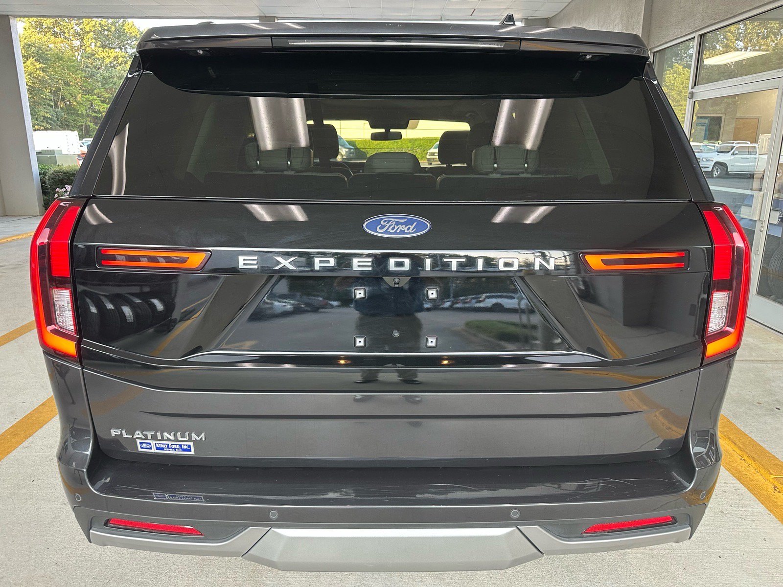 Certified 2025 Ford Expedition Platinum w/ Driver's Package AWD/4WD image 11