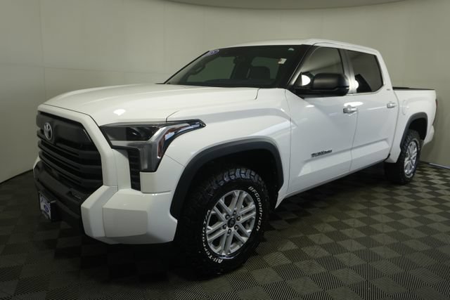 Used 2025 Toyota Tundra SR5 w/ SR5 Premium Package AWD/4WD image 7