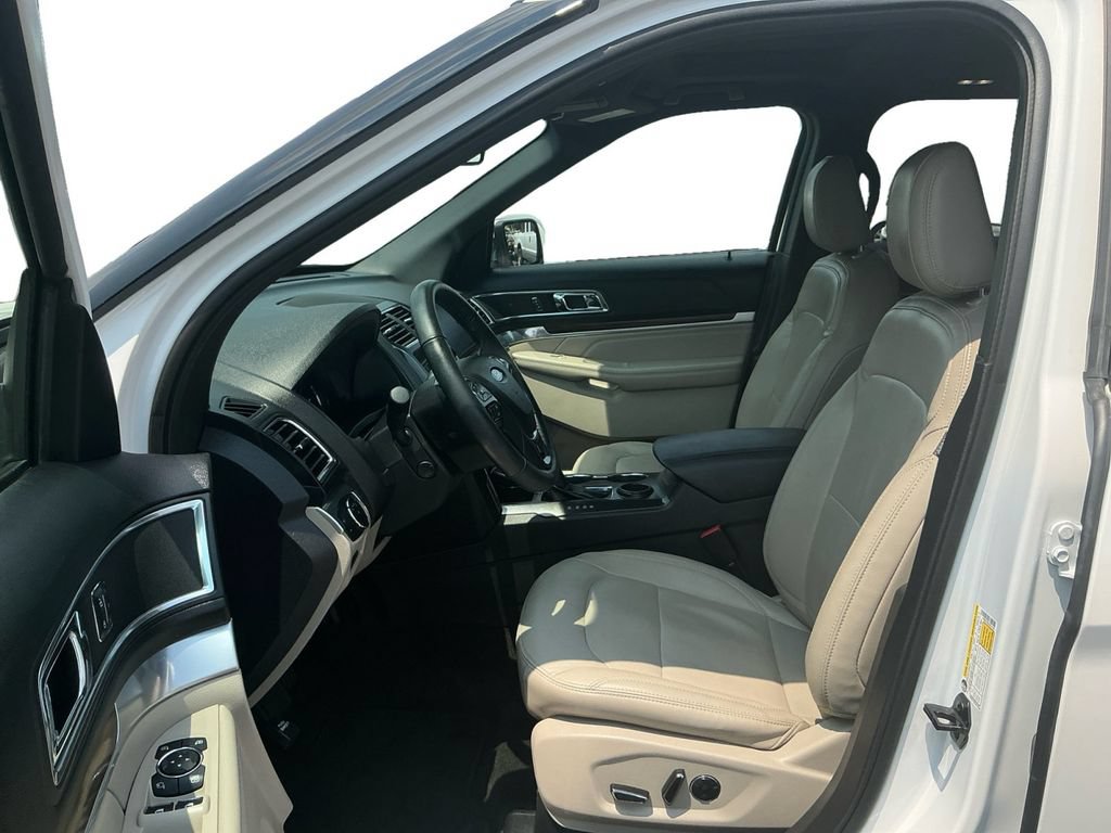 Certified 2018 Ford Explorer Limited w/ Equipment Group 301A FWD image 14