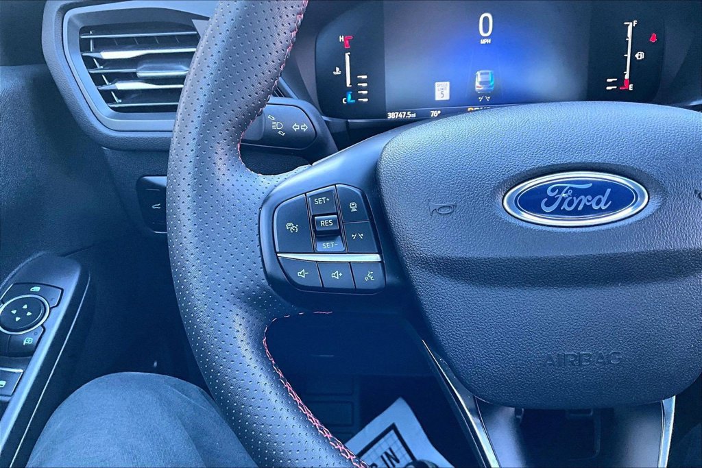 Certified 2023 Ford Escape ST-Line w/ Tech Pack #1 AWD/4WD image 17