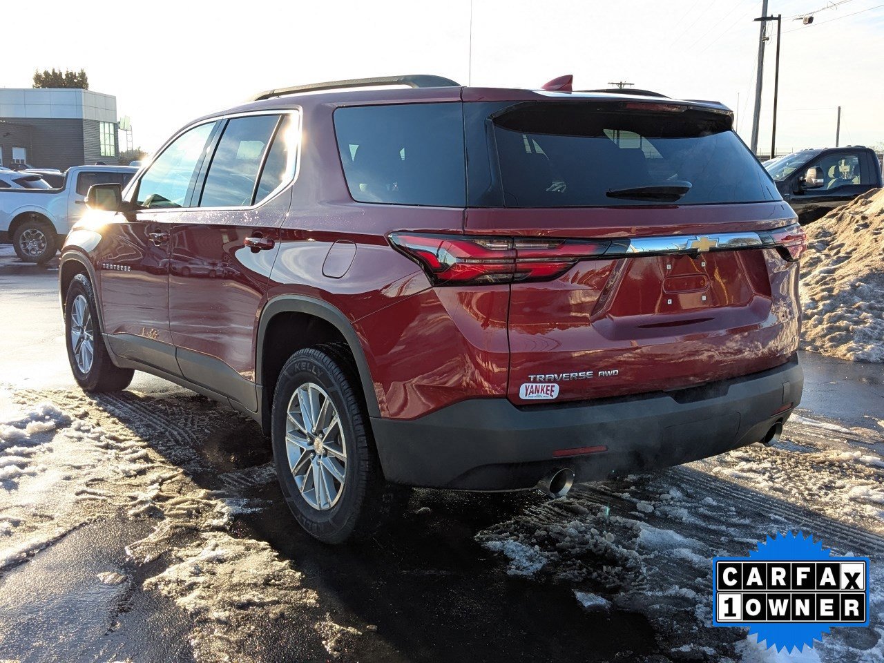 Used 2023 Chevrolet Traverse LT image 3