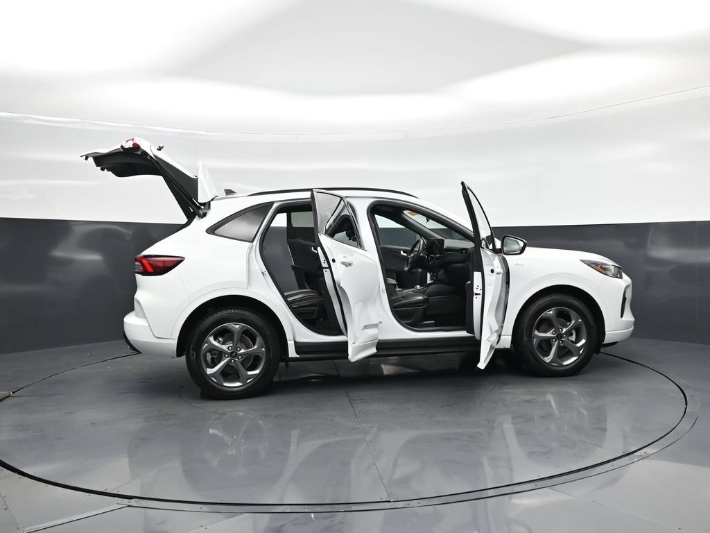 Certified 2023 Ford Escape ST-Line w/ Tech Pack #1 AWD/4WD image 5