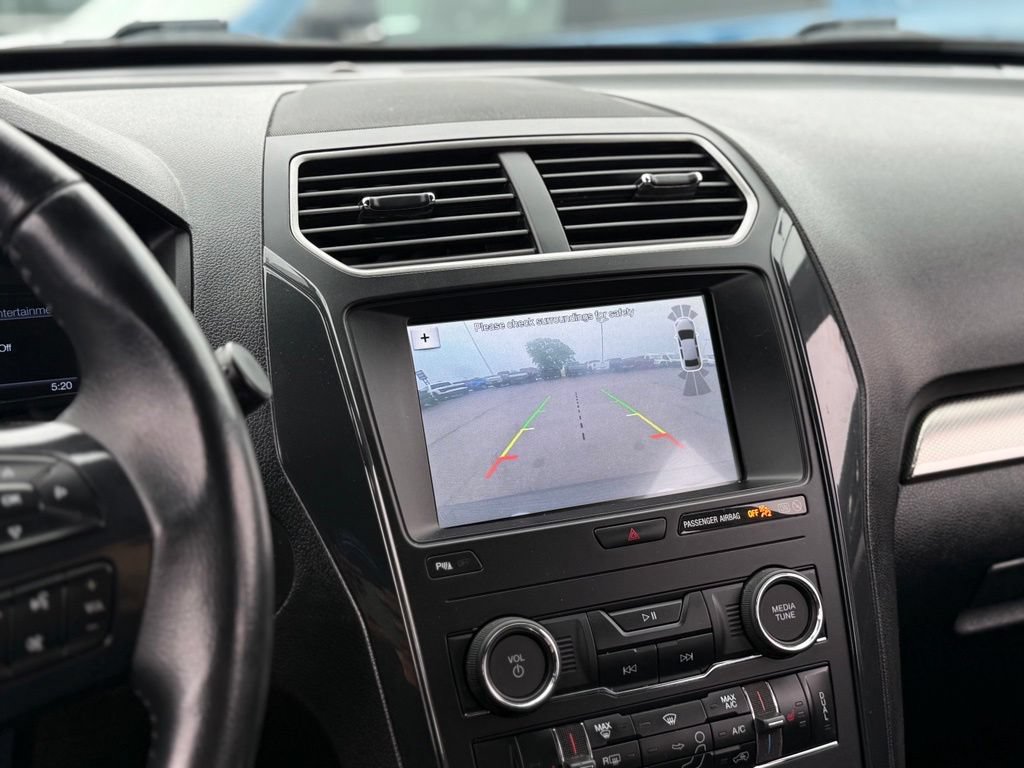 Certified 2019 Ford Explorer XLT AWD/4WD image 3