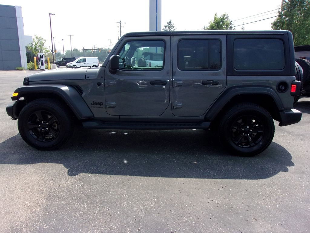 Used 2022 Jeep Wrangler Unlimited Sport AWD/4WD image 2