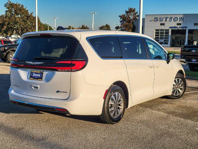 Used 2024 Chrysler Pacifica Limited FWD image 9