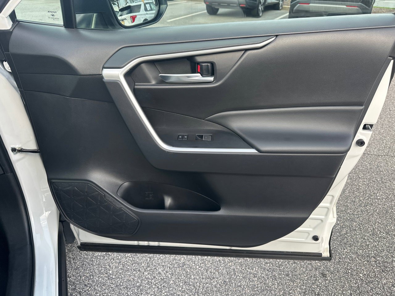 Used 2024 Toyota RAV4 XLE FWD image 16