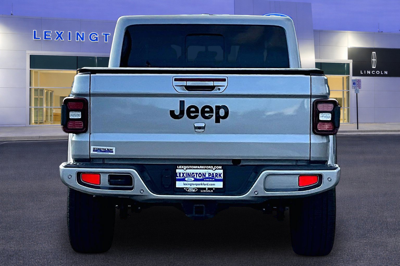 Used 2021 Jeep Gladiator Overland AWD/4WD image 6