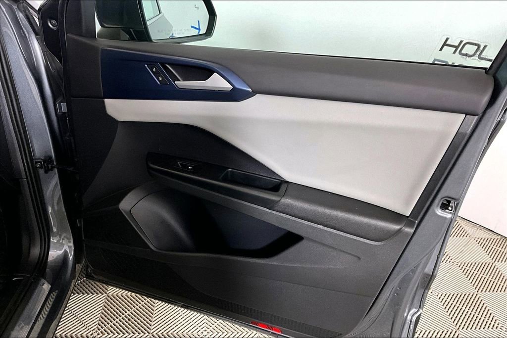 Used 2022 Volkswagen Taos SE FWD image 19