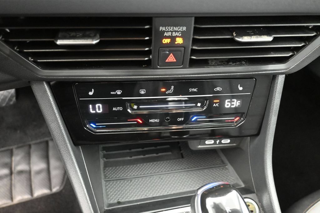 Used 2025 Volkswagen Jetta SE FWD image 17