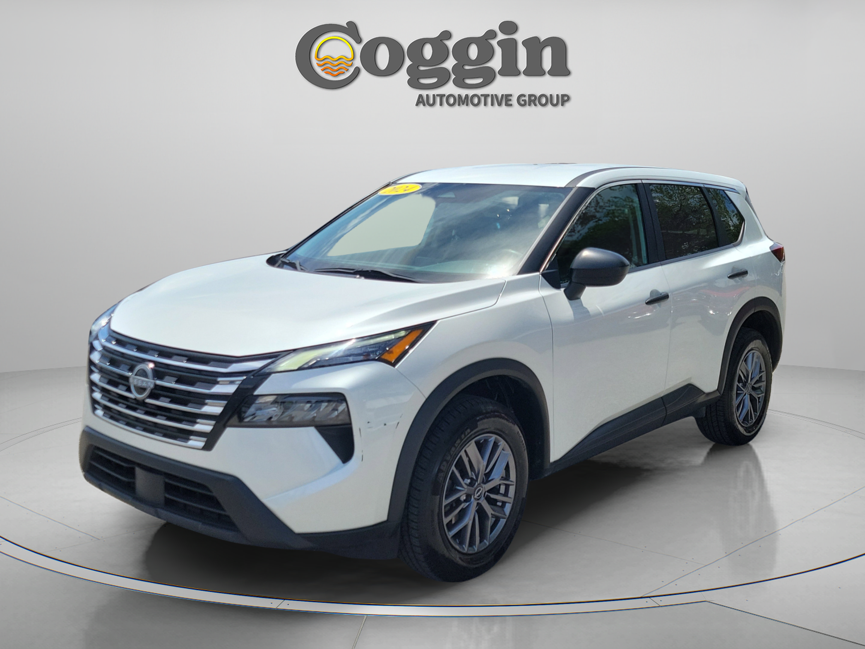 Used 2024 Nissan Rogue S AWD/4WD image 1